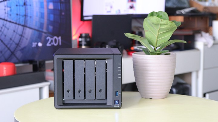 Thiết bị lưu trữ mạng Synology DS920+